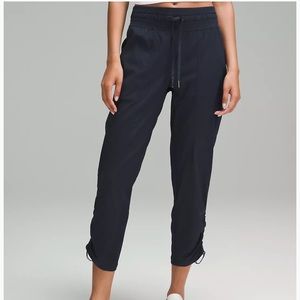 Lululemon black midrise crop pants